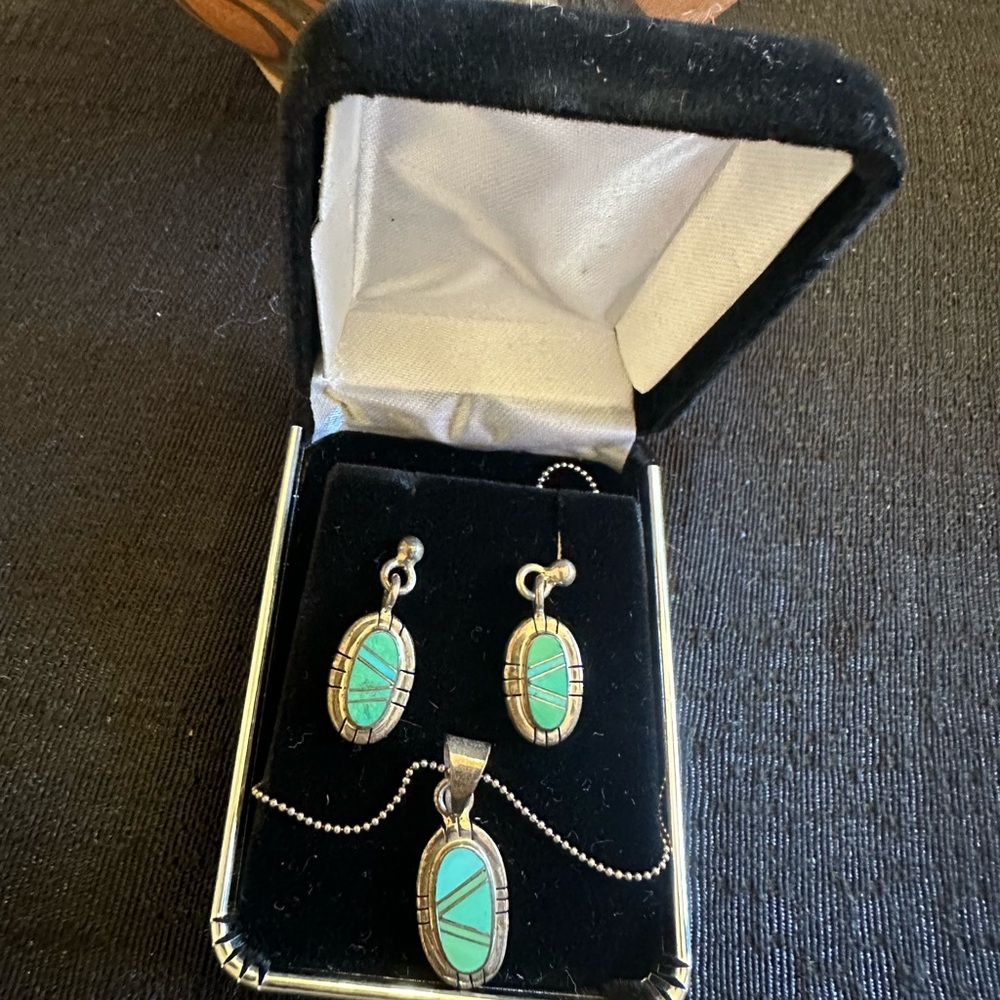 Native America Turquoise Inlay Oval Pendant and Earrings Set - Women Jewelry